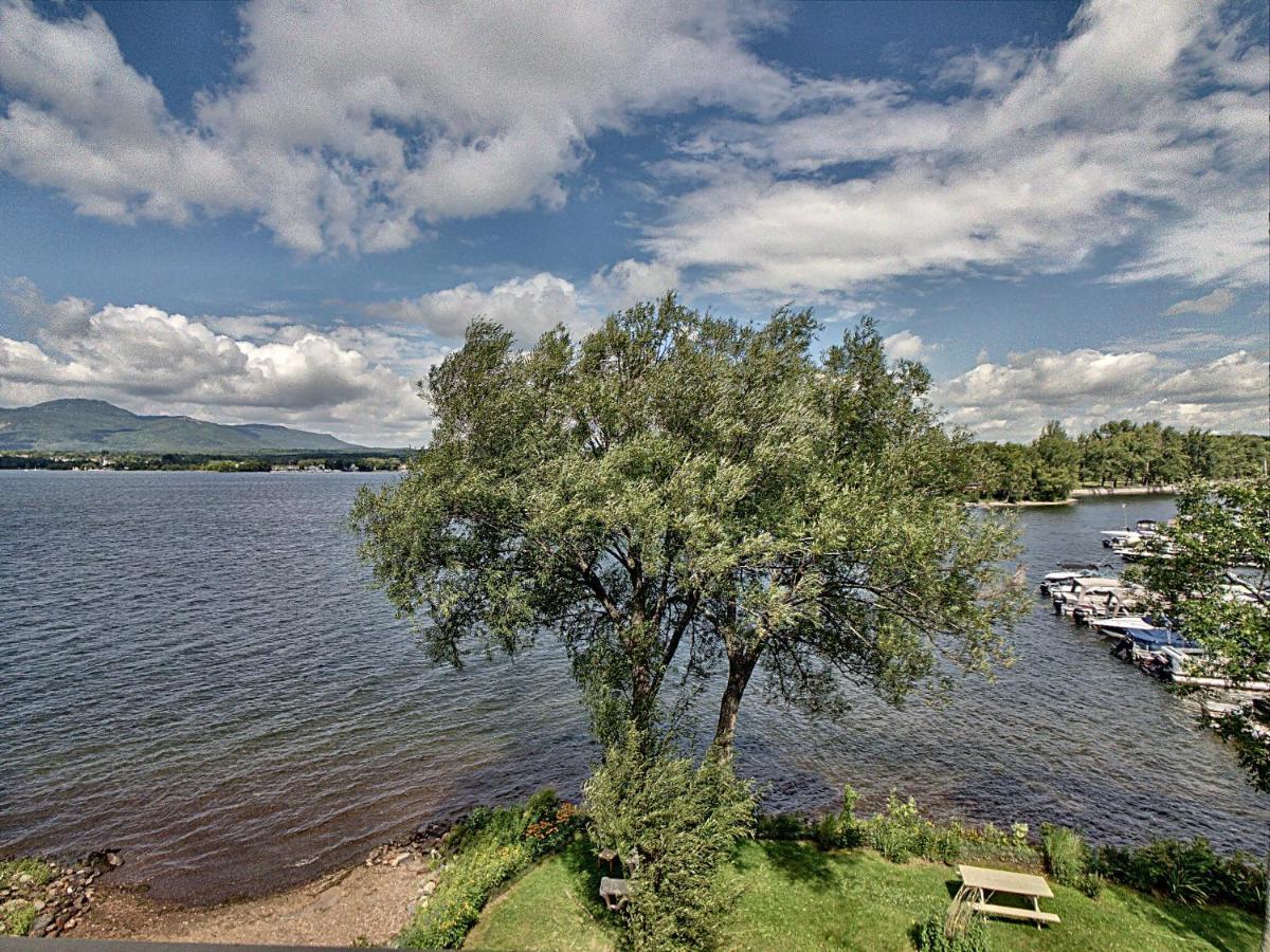 Location Tourisme Estrie - Oberge Du Village Magog Esterno foto