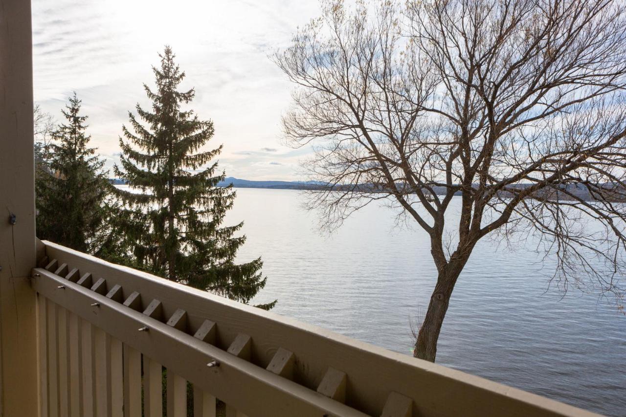 Location Tourisme Estrie - Oberge Du Village Magog Esterno foto