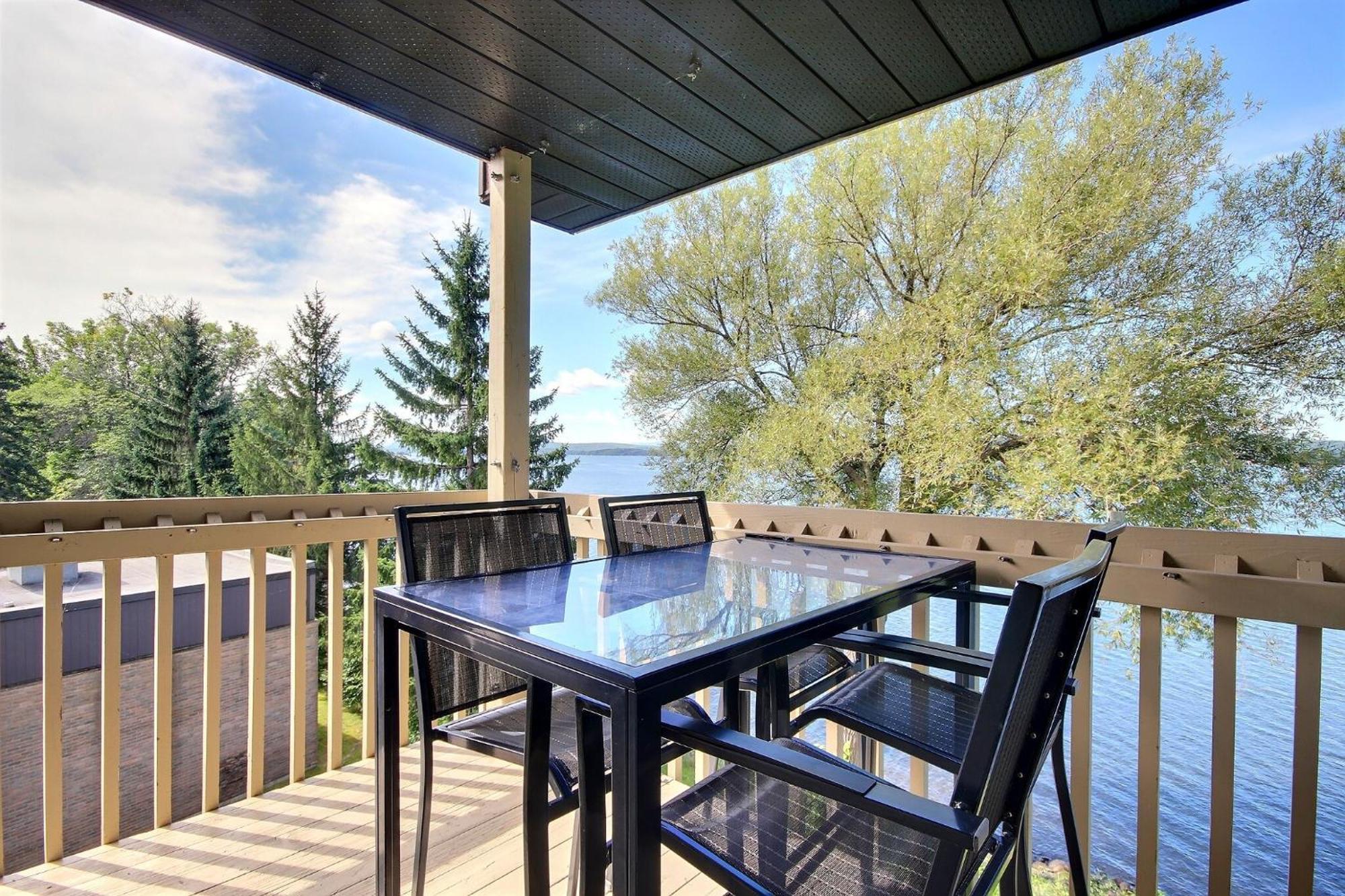 Location Tourisme Estrie - Oberge Du Village Magog Esterno foto