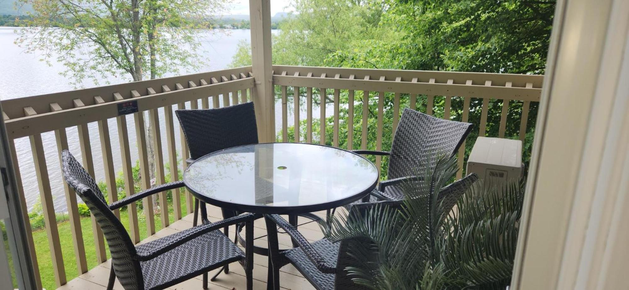 Location Tourisme Estrie - Oberge Du Village Magog Esterno foto